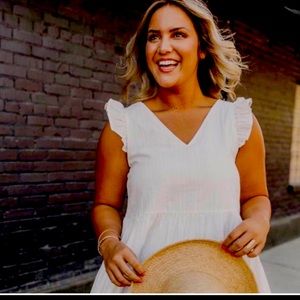 Like new white cotton dress with pockets. Listicle size M